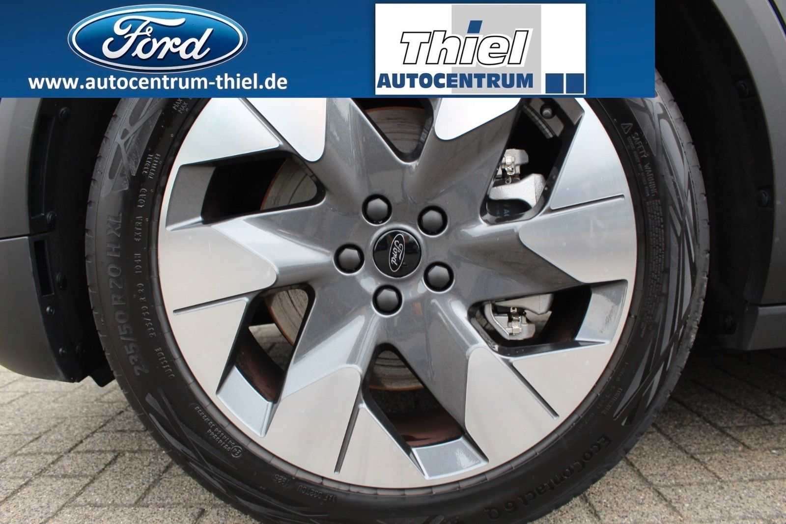 Ford Explorer Premium AWD Pano+Fahr-Assist+AHK+Ergo
