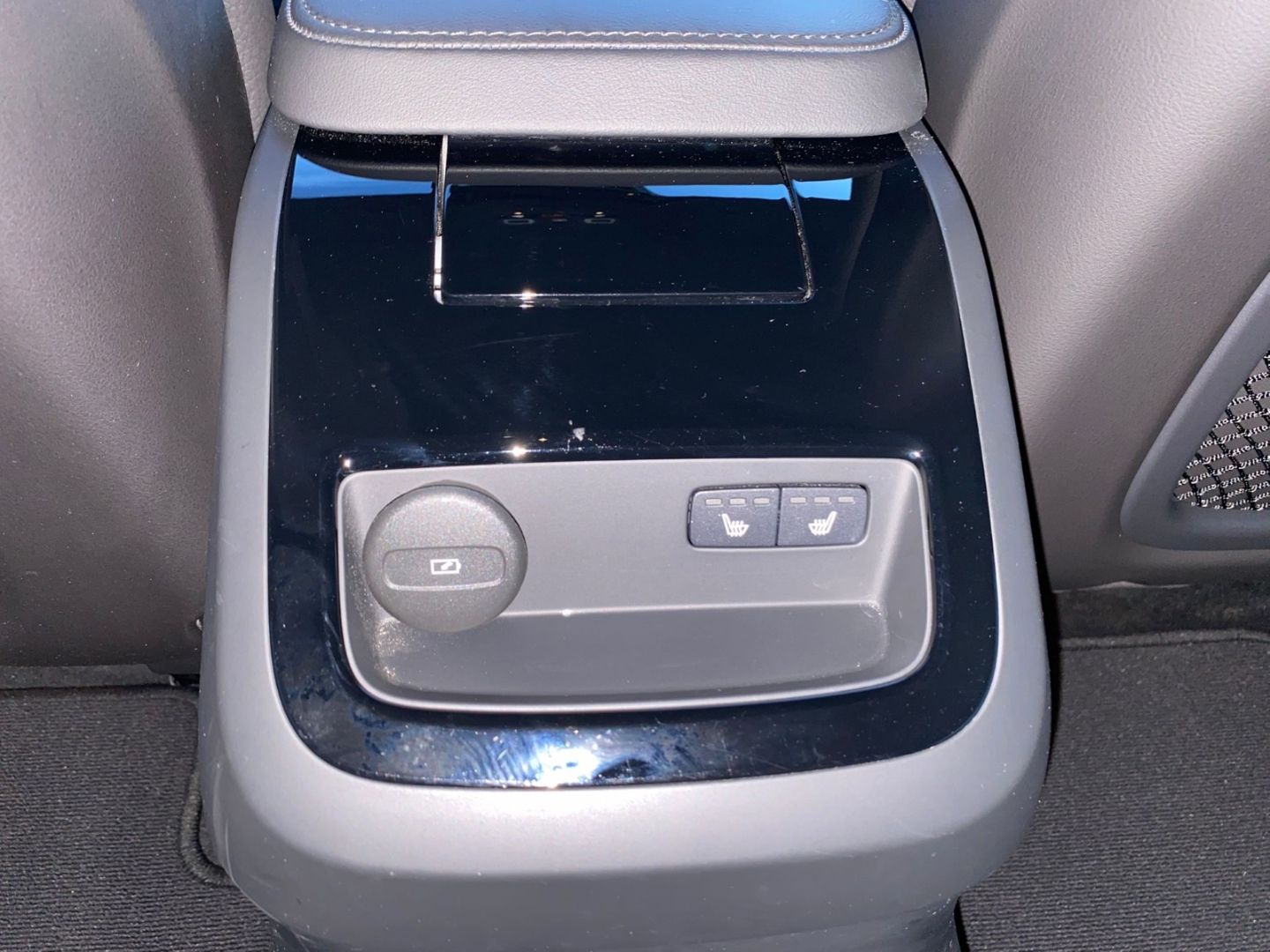 Volvo V60 T6 Plus Dark Kombi Recharge AWD Plug-In