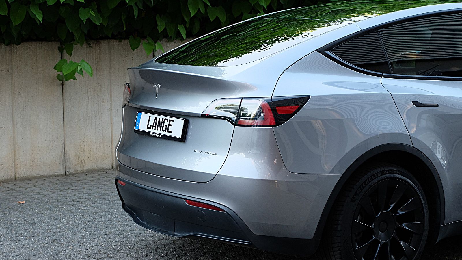 Tesla Model Y Long Range Dual AWD