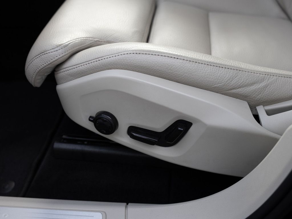 Volvo XC60 B4 Momentum Pro AWD STANDHZ LED PANO 360°