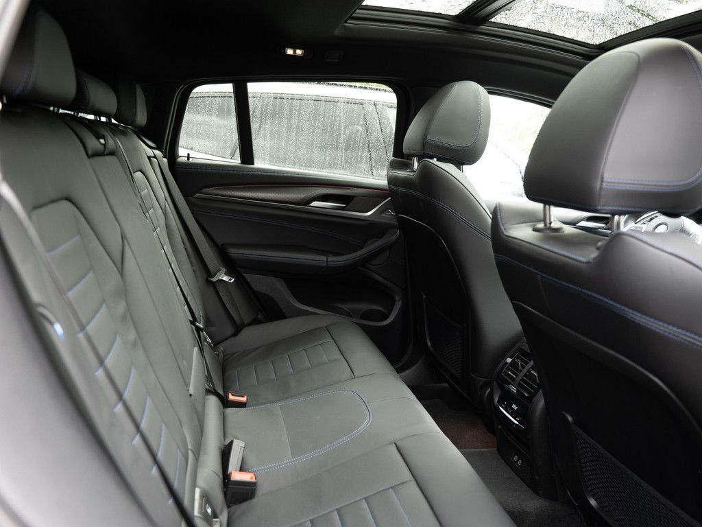 BMW X4 xDrive 30d M-Sport FACEL. PANO AHK HUD LASER