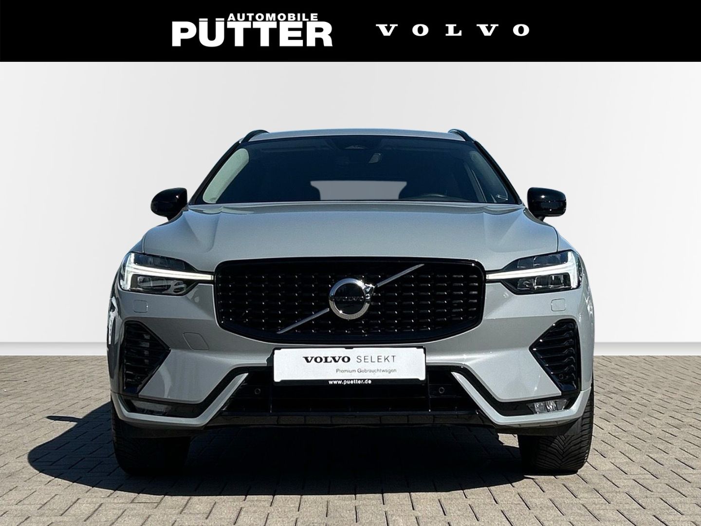 Volvo XC60 B4 Diesel AWD Plus Dark - Samsaru's Car Outlet
