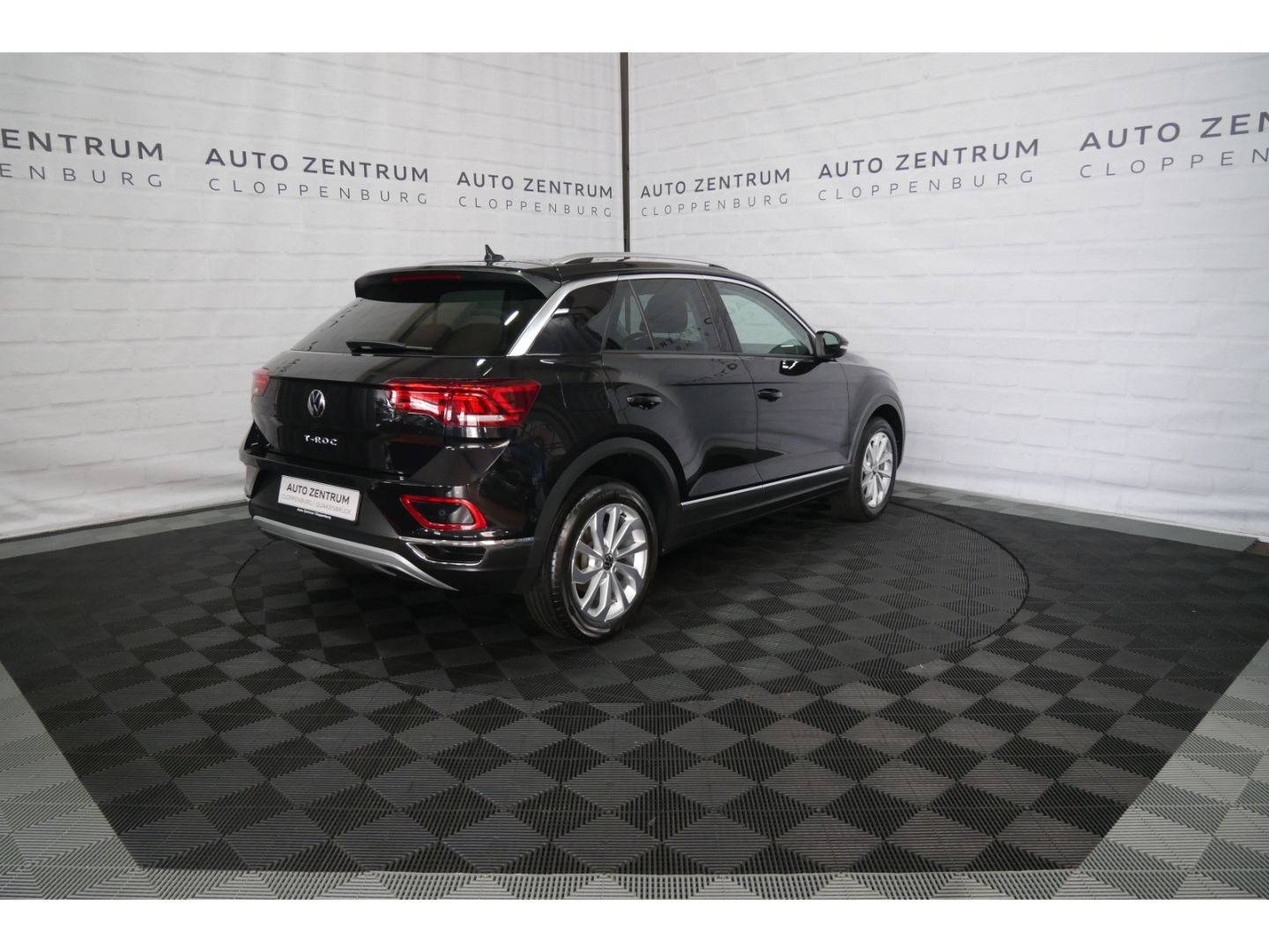 Volkswagen T-Roc Style 1.5 TSI - Samsaru's Car Outlet