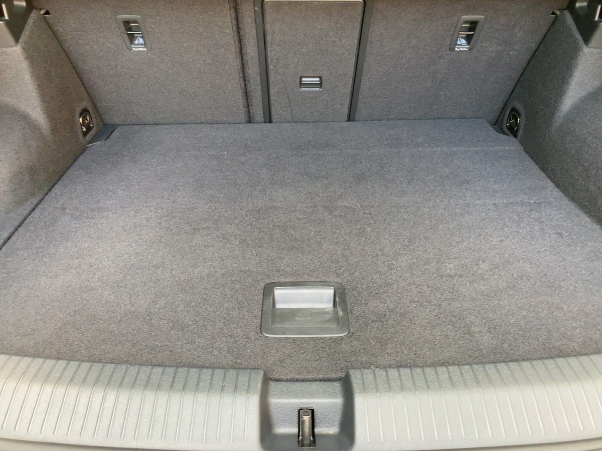 Volkswagen T-Roc 1.5 TSI R-LINE - Samsaru's Car Outlet