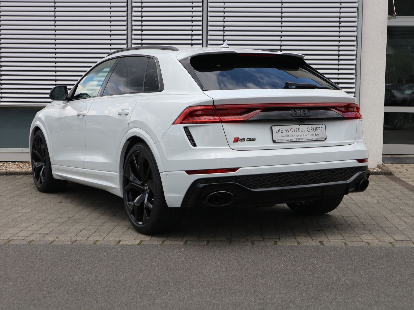 Audi RS Q8 quattro PANO+KERAMIK+AHK+HEADUP+ACC+MATRIX