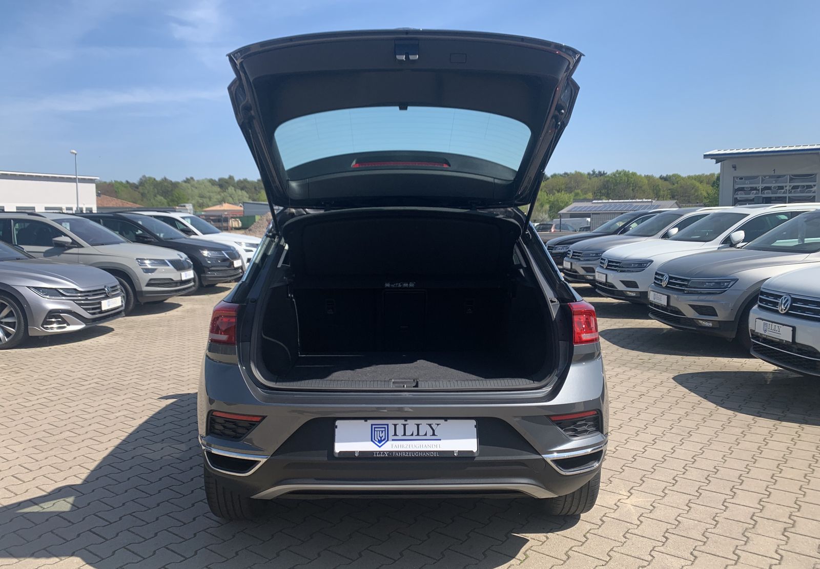Volkswagen T-Roc 2.0 TDI Style - Samsaru's Car Outlet