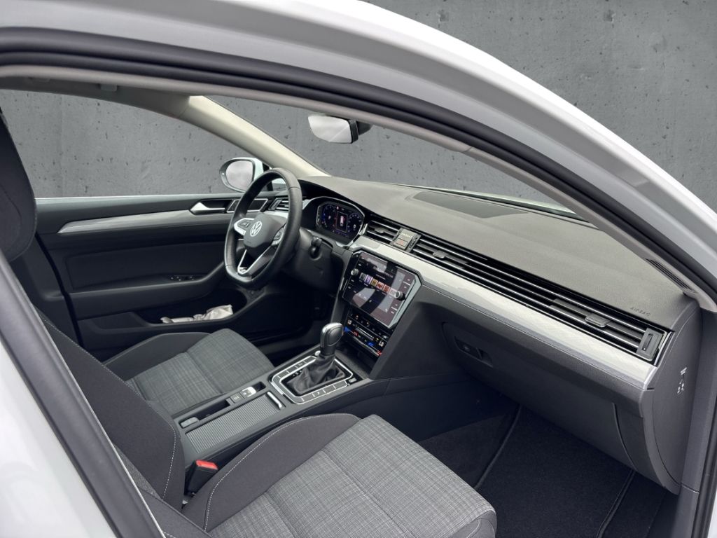 Volkswagen Passat Variant TDI DSG Business - Samsaru's Car Outlet