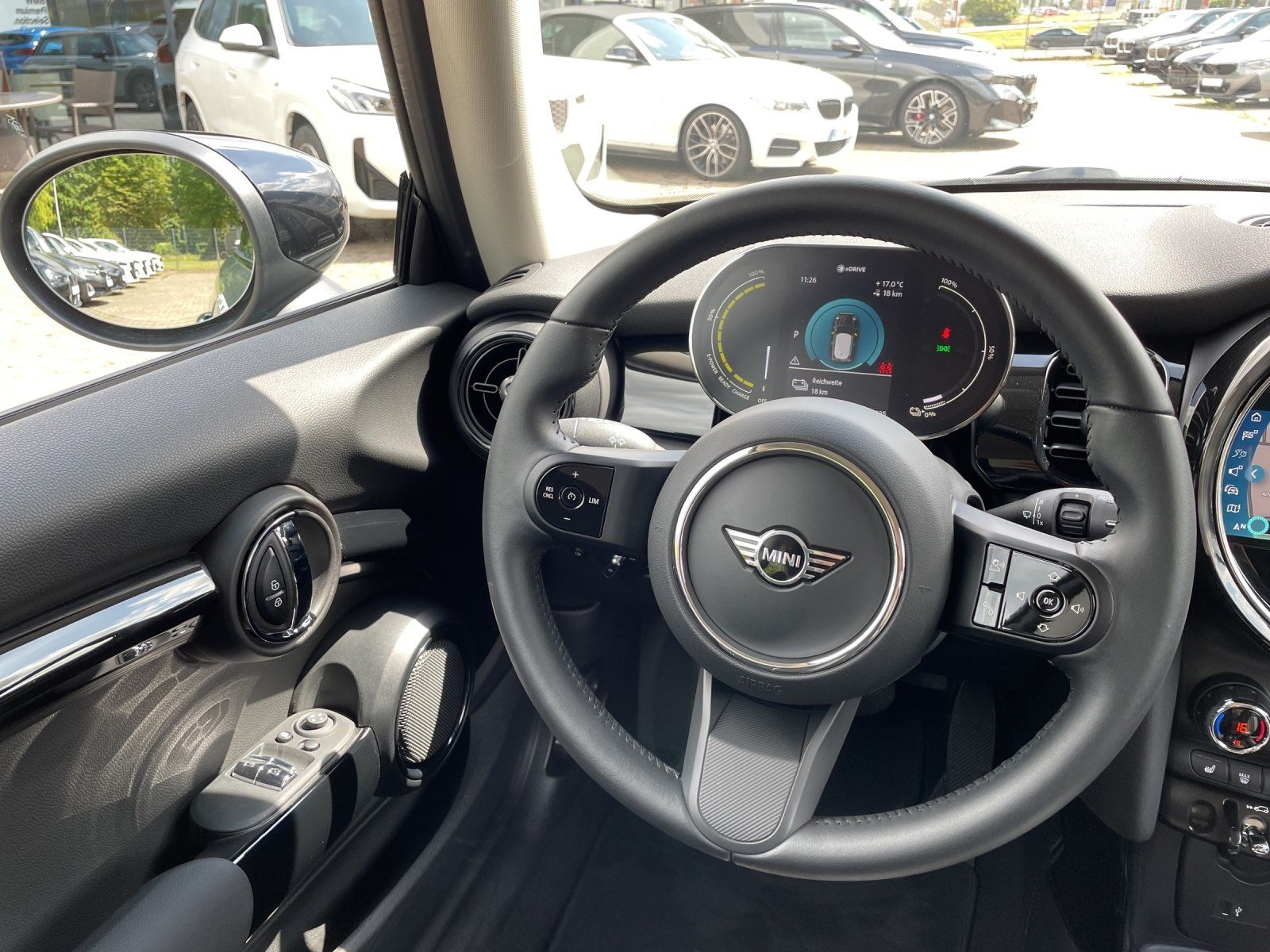 MINI Cooper SE Essential - Samsaru's Car Outlet