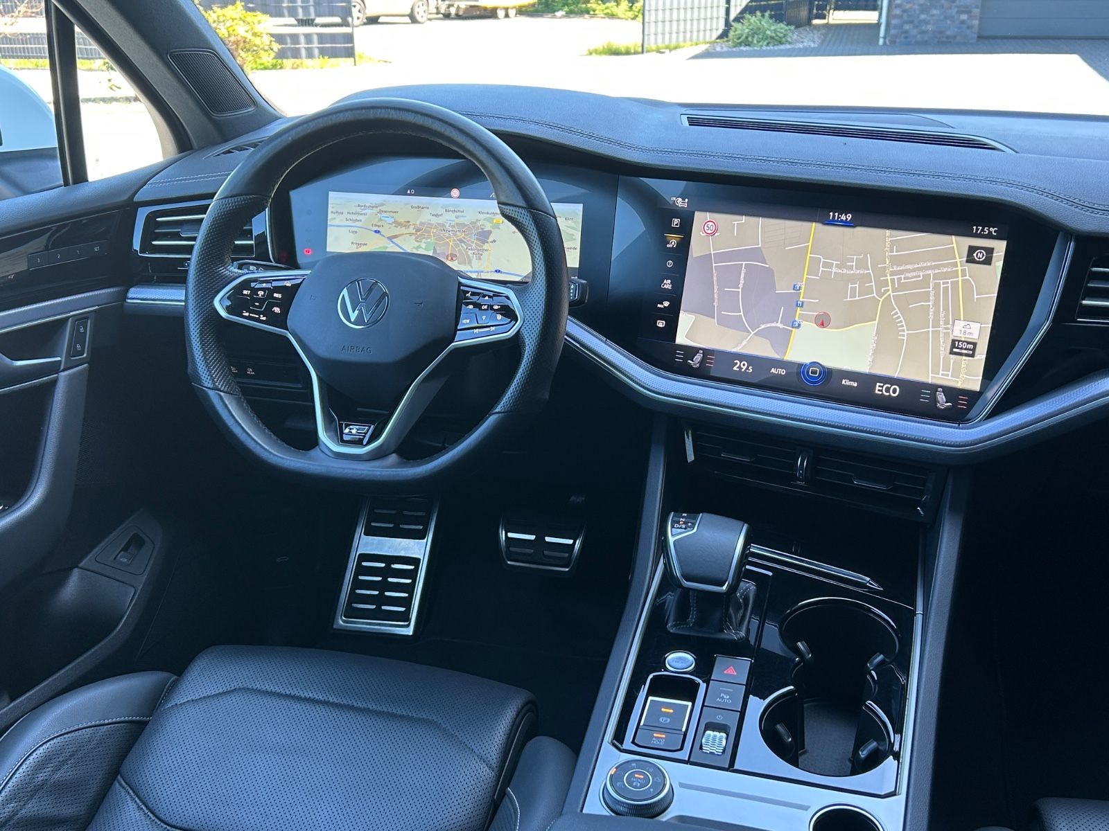 Volkswagen Touareg R-Line 4M - Samsaru's Car Outlet