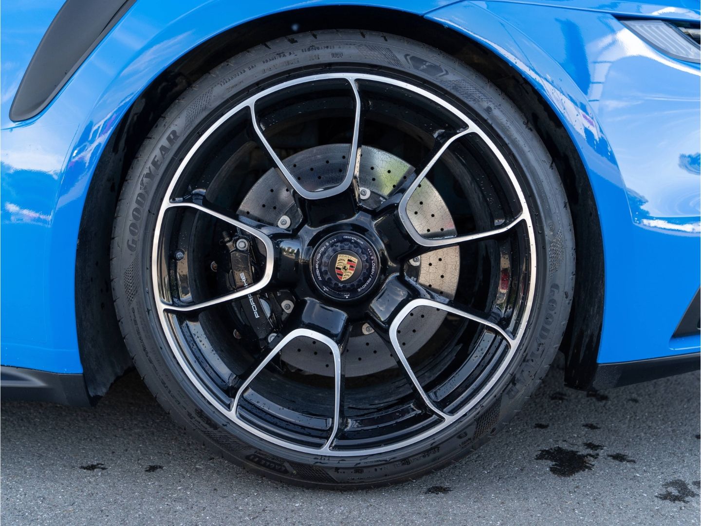 Porsche 911 Turbo S Lift PCCB Burmester InnoDrive