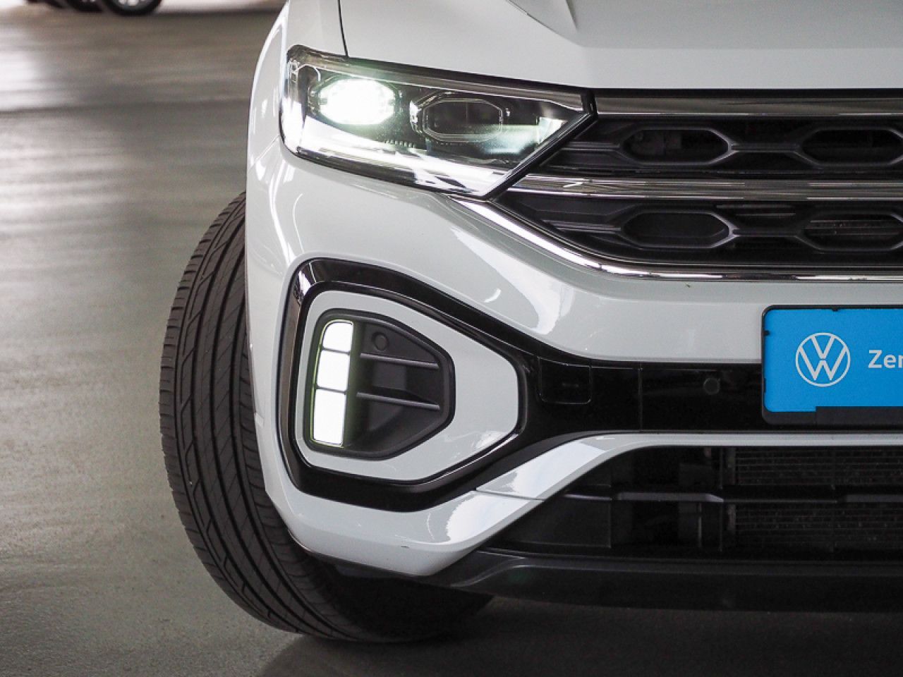 Volkswagen T-Roc 1.5 TSI DSG R-Line - Samsaru's Car Outlet