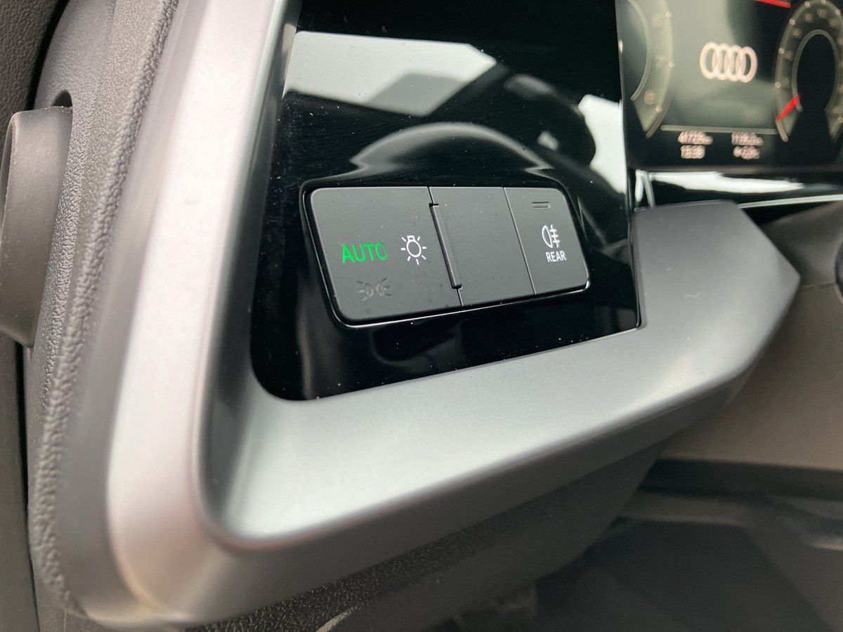 Audi A3 SPORTBACK 35 TFSI S-LINE +LED+SHZ+NAVI+TEMPO+