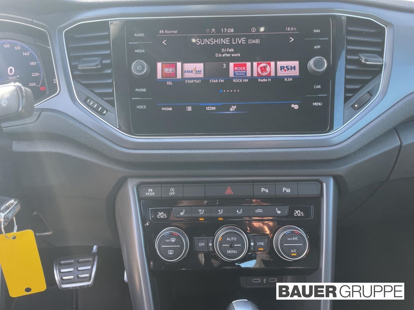 Volkswagen T-Roc R-Line 1.5 TSI - Samsaru's Car Outlet