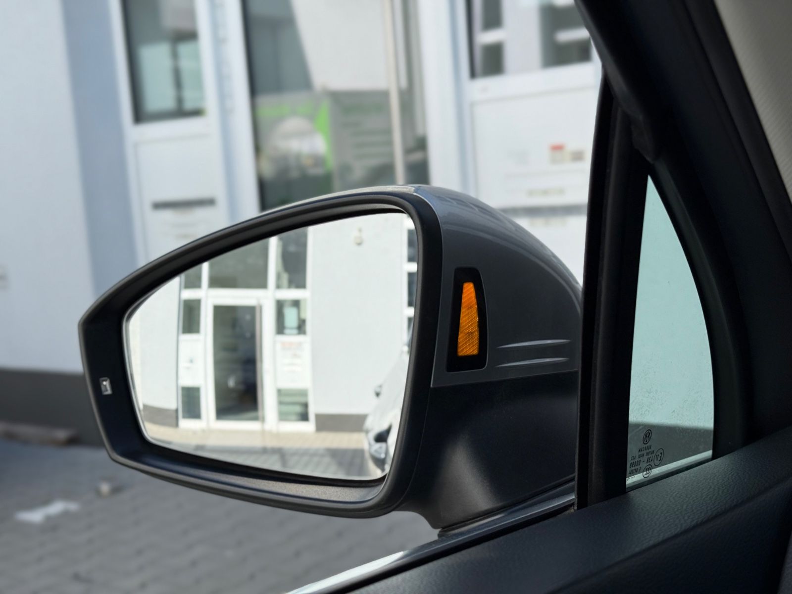 Volkswagen Tiguan Highline 4Motion - Samsaru's Car Outlet