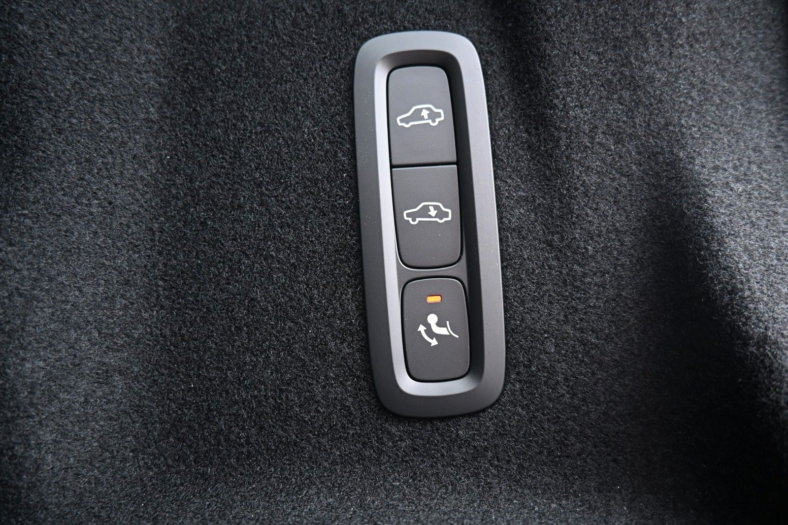 Volvo XC60 T8 RC AWD Ultra Dark*LUFT*360*ACC*AHK