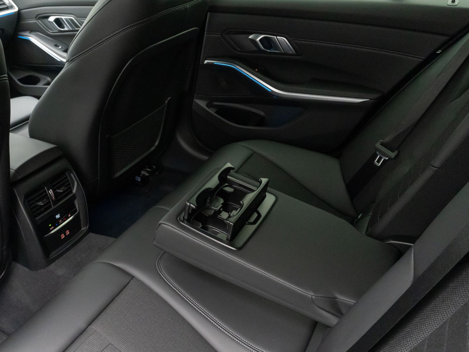 BMW 320e Sport Line - Samsaru's Car Outlet