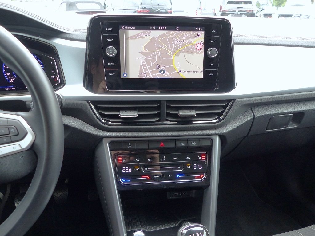 Volkswagen T-Roc 1.0 TSI Life - Samsaru's Car Outlet
