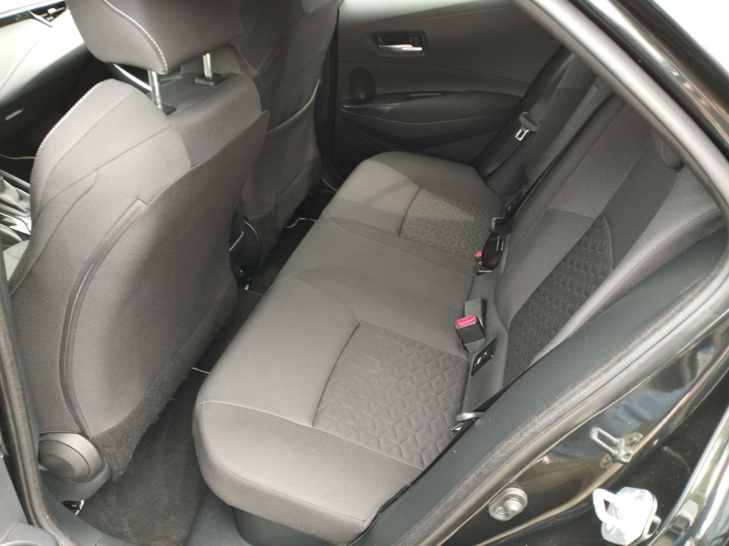 Toyota Corolla 1.8 Hybrid - Samsaru's Car Outlet