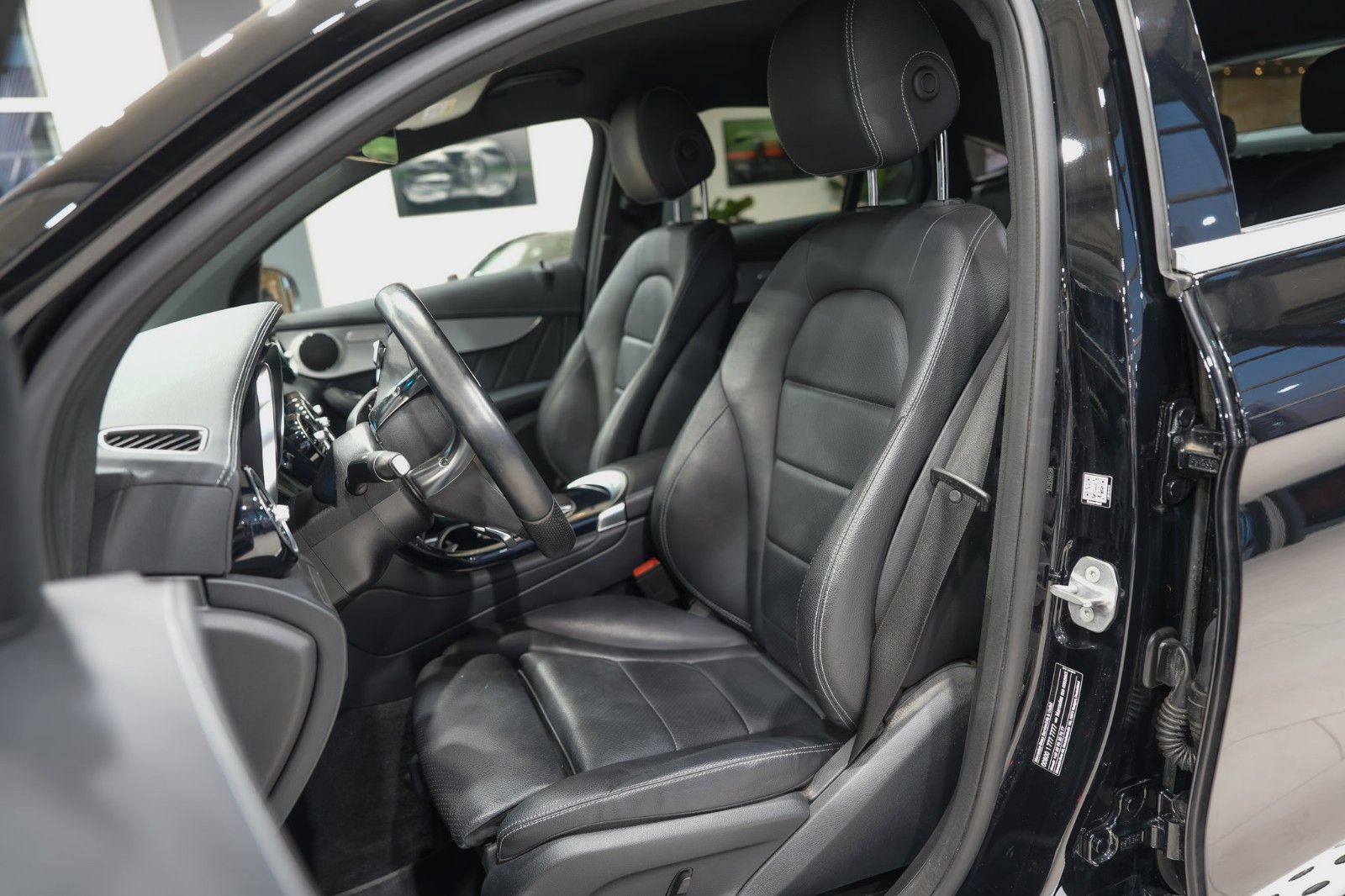 Mercedes-Benz GLC 300 e Coupe 4M *AMG-LINE*LEDER*NAVI*LED*1.HD
