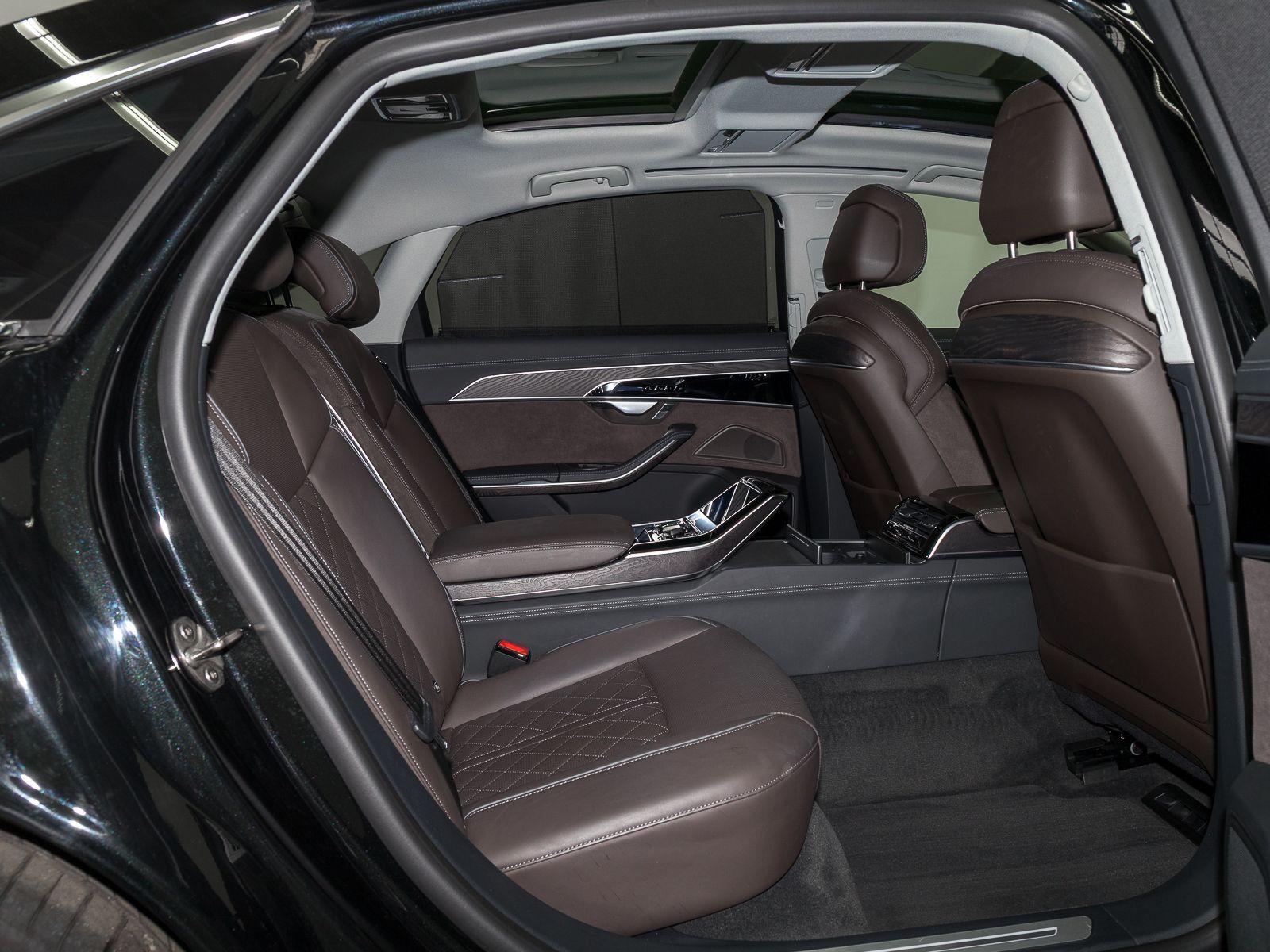Audi A8 Lang 60 TFSIe Q - Samsaru's Car Outlet