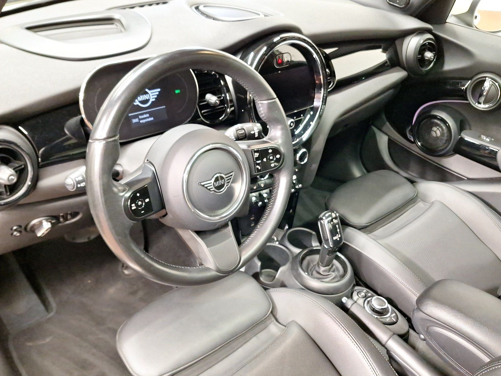 MINI Cooper - Samsaru's Car Outlet