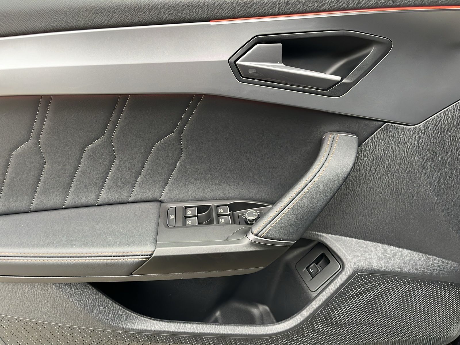 Cupra Formentor 2,0 TSI VZ DSG NAVI/AHK/LED/Front Asis