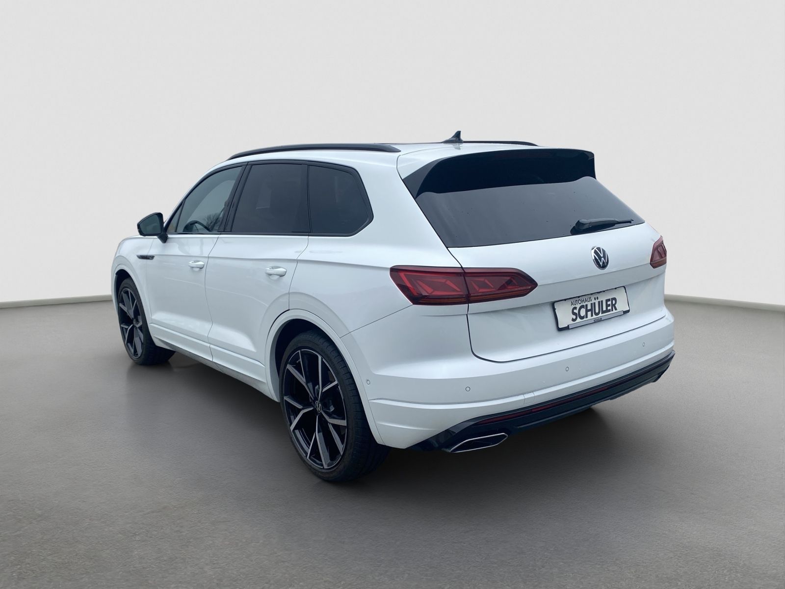 Volkswagen Touareg 3.0 TDI R-Line 4Motion - Samsaru's Car Outlet