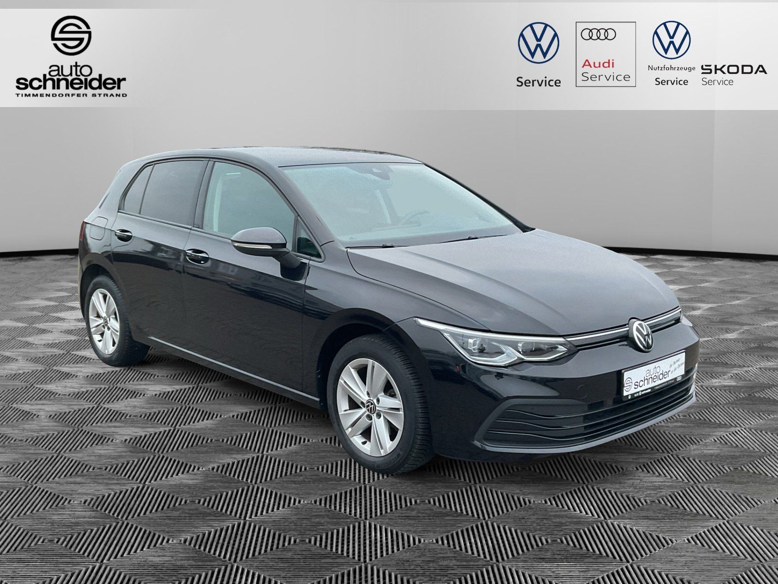 Volkswagen Golf VIII 1.5 TSI Life - Samsaru's Car Outlet