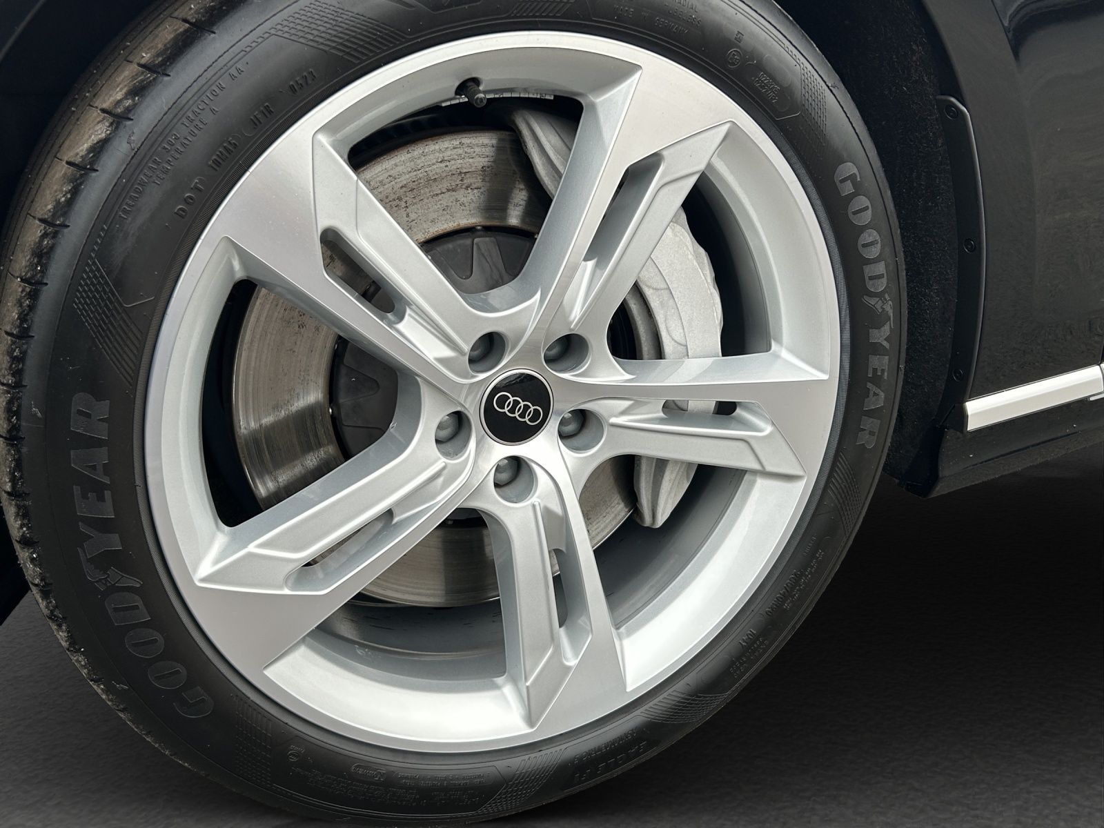 Audi A8 L 60 TFSIe quattro S-LINE - Samsaru's Car Outlet