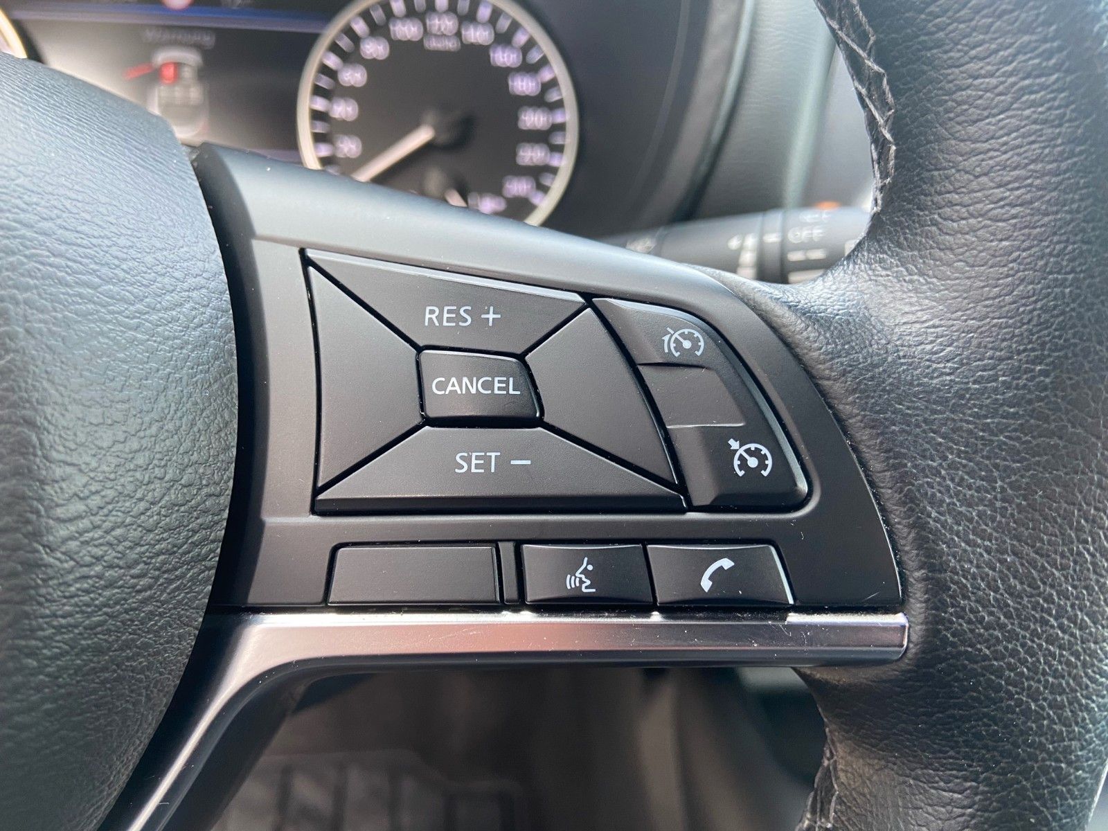 Nissan Juke Hybrid N-Connecta - Samsaru's Car Outlet