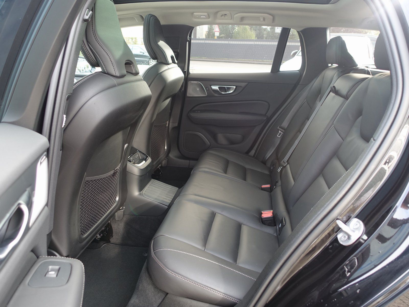 Volvo V60 Ultra T6 AWD Plug-in Hybrid/AHK/B&W/360°Cam