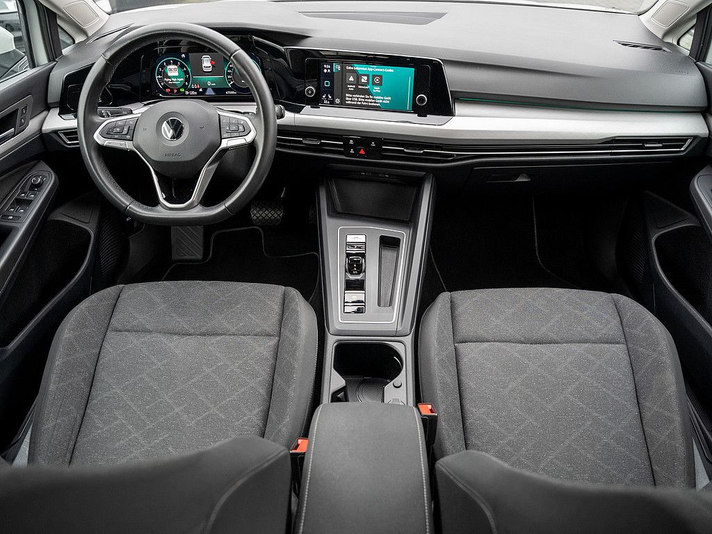 Volkswagen Golf VIII 1.0 eTSI Life - Samsaru's Car Outlet