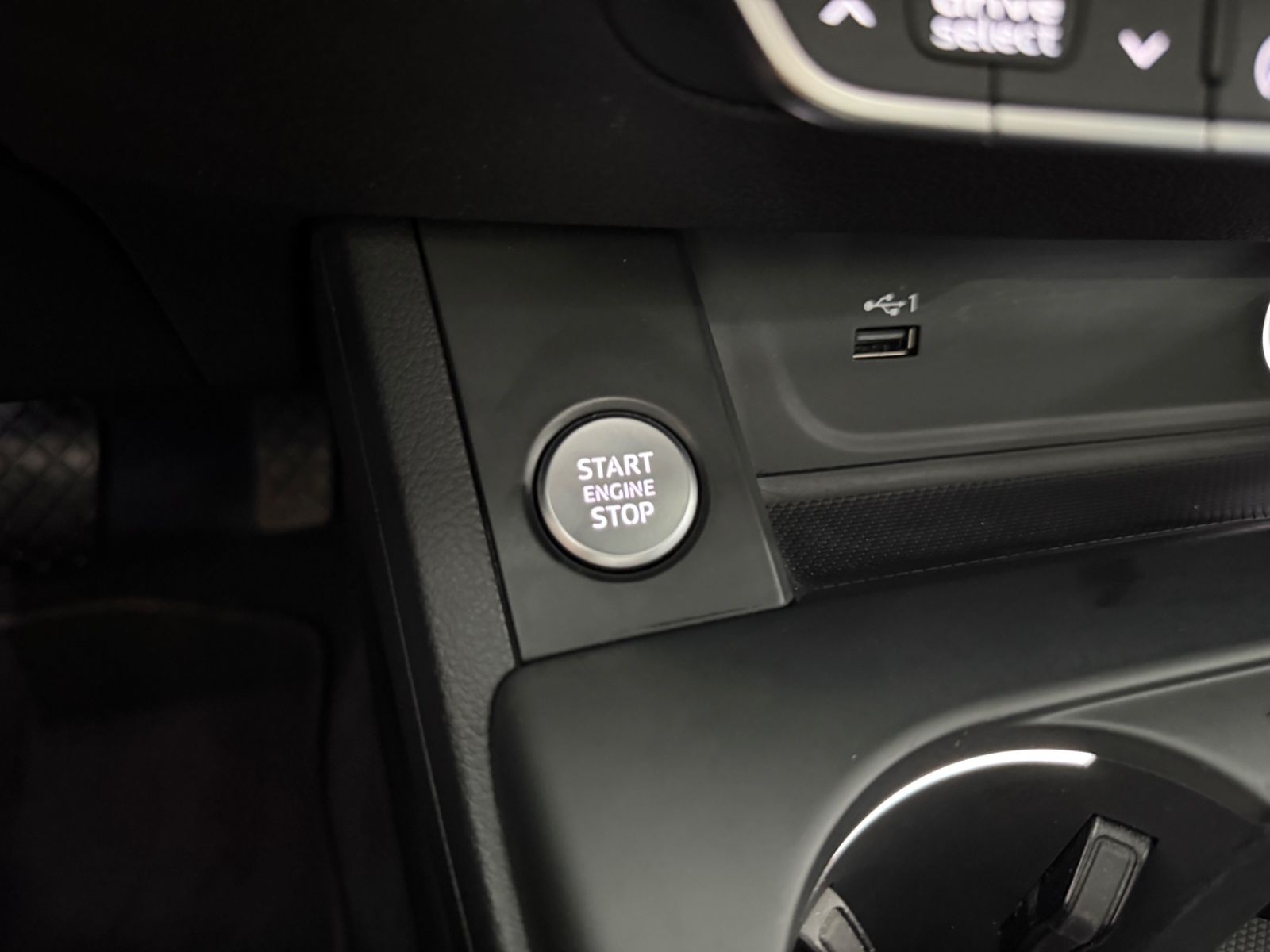 Audi A4 Avant 50 TDI quattro S line*PANO*ACC*CARPLAY*