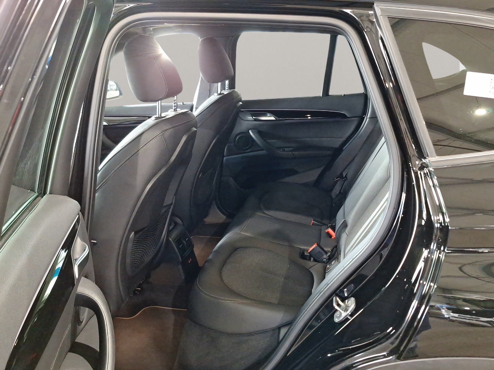 BMW X1 xDrive25e Sport Line - Samsaru's Car Outlet