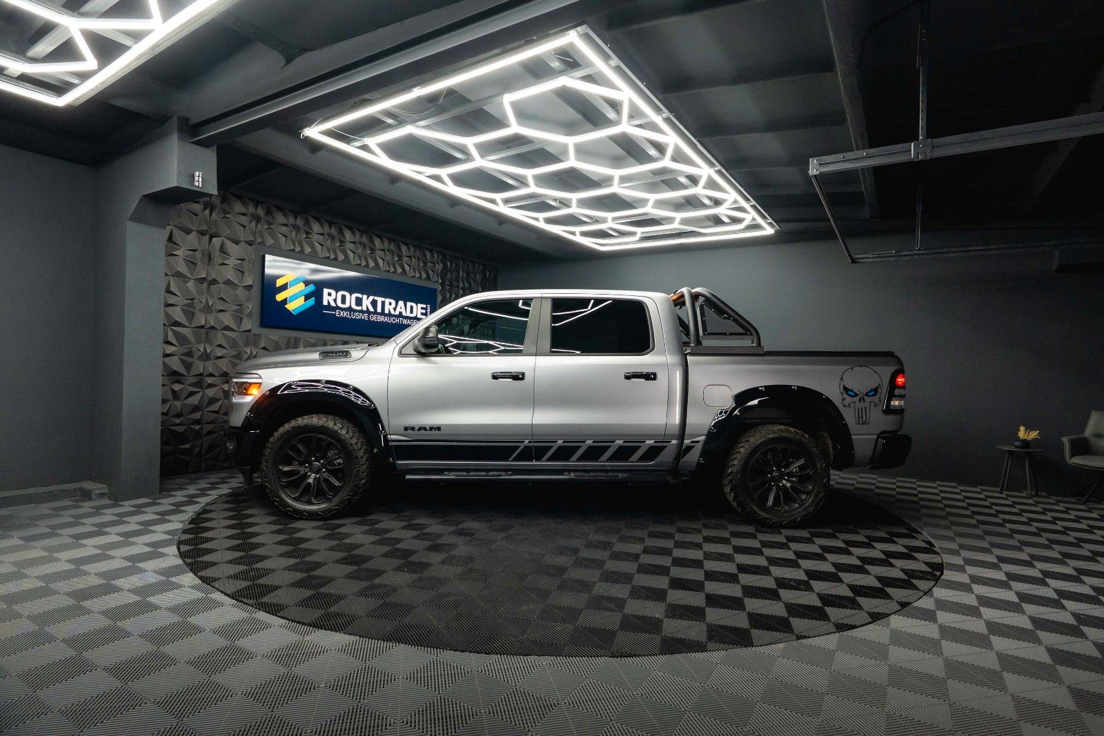Dodge RAM 5.7 V8 HEMI 4x4 OFFROAD Night PUNISHER 19%
