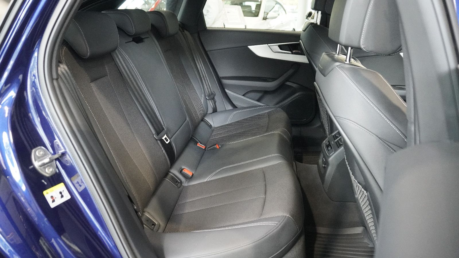 Audi A4 Avant 40 TFSI quattro S line - Samsaru's Car Outlet