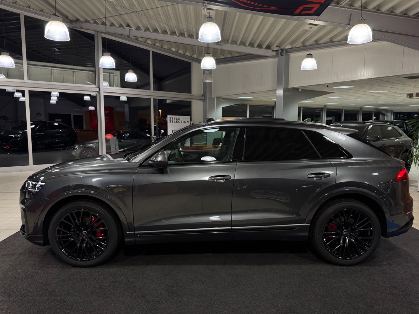 Audi Q8 50 TDI quattro S-LINE - Samsaru's Car Outlet