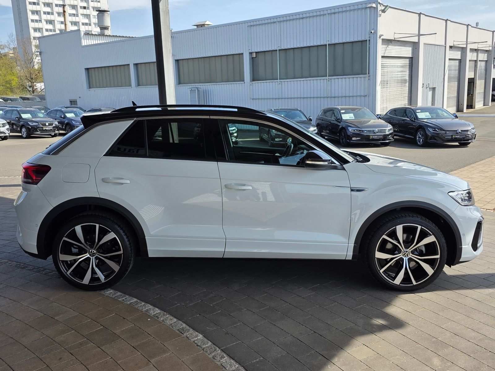 Volkswagen T-Roc 2.0 TDI DSG R-Line - Samsaru's Car Outlet