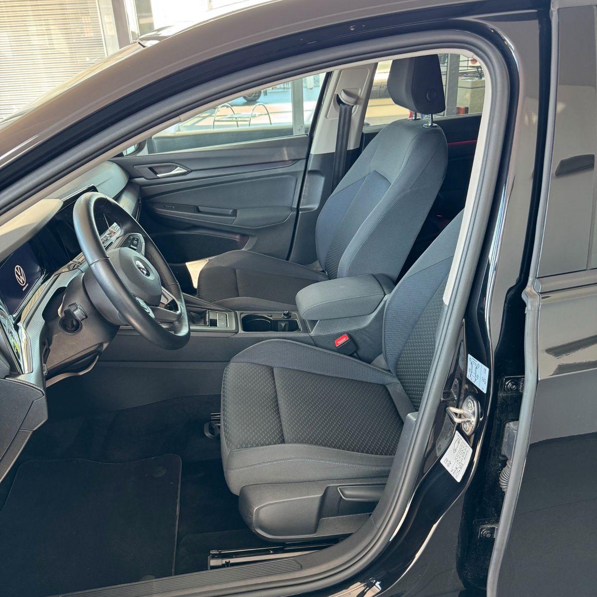 Volkswagen Golf VIII 1.5 TSI - Samsaru's Car Outlet