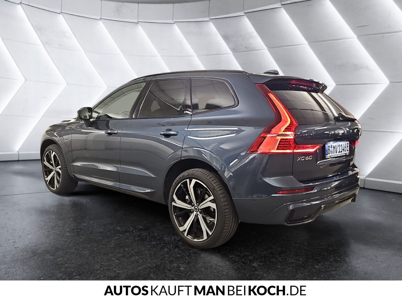 Volvo XC60 T6 AWD Plug-in Hybrid Ultra Dark - Samsaru's Car Outlet