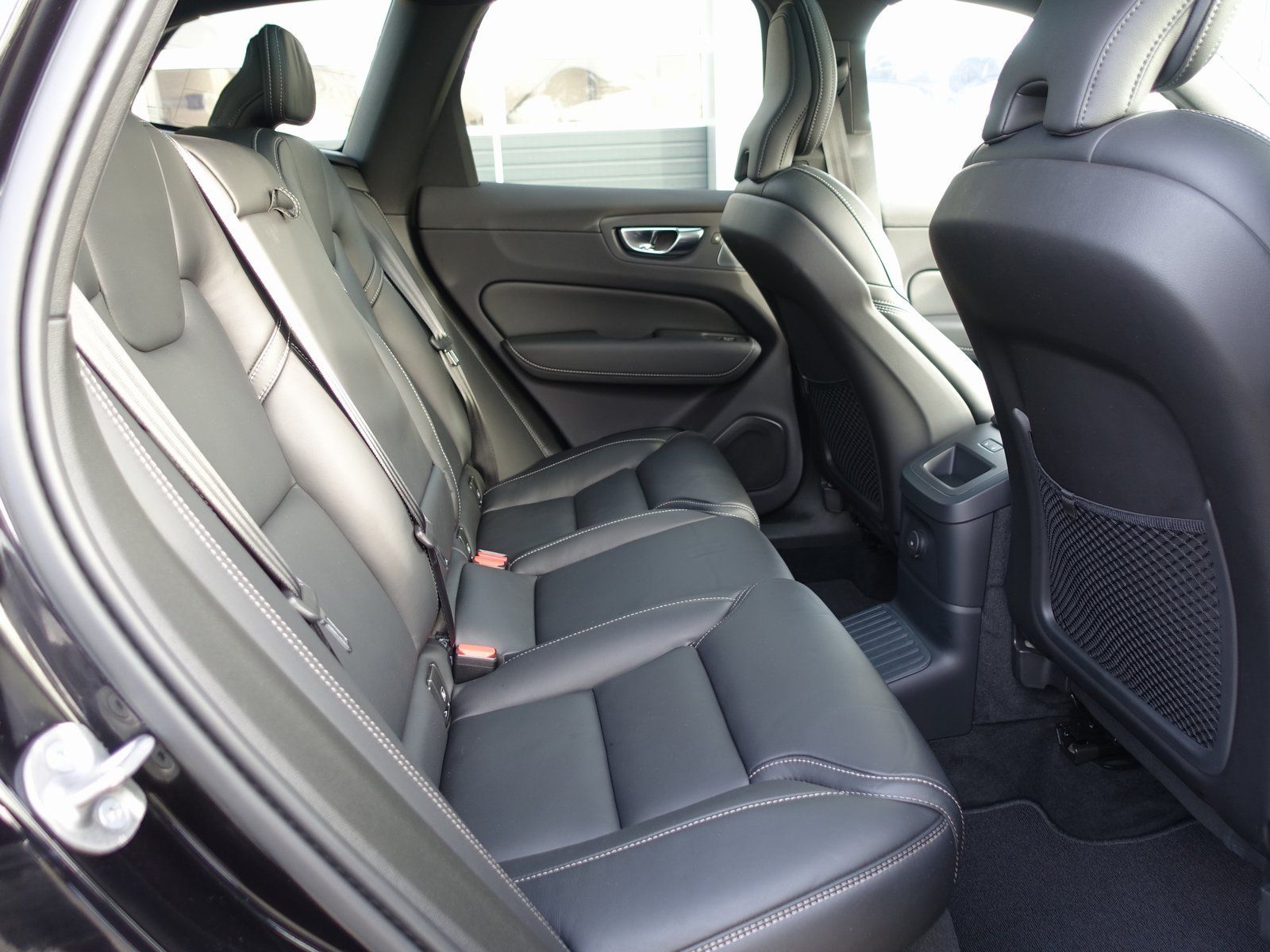 Volvo XC60 Black Edition Ultra T8 AWD/Massage/B&W/AHK