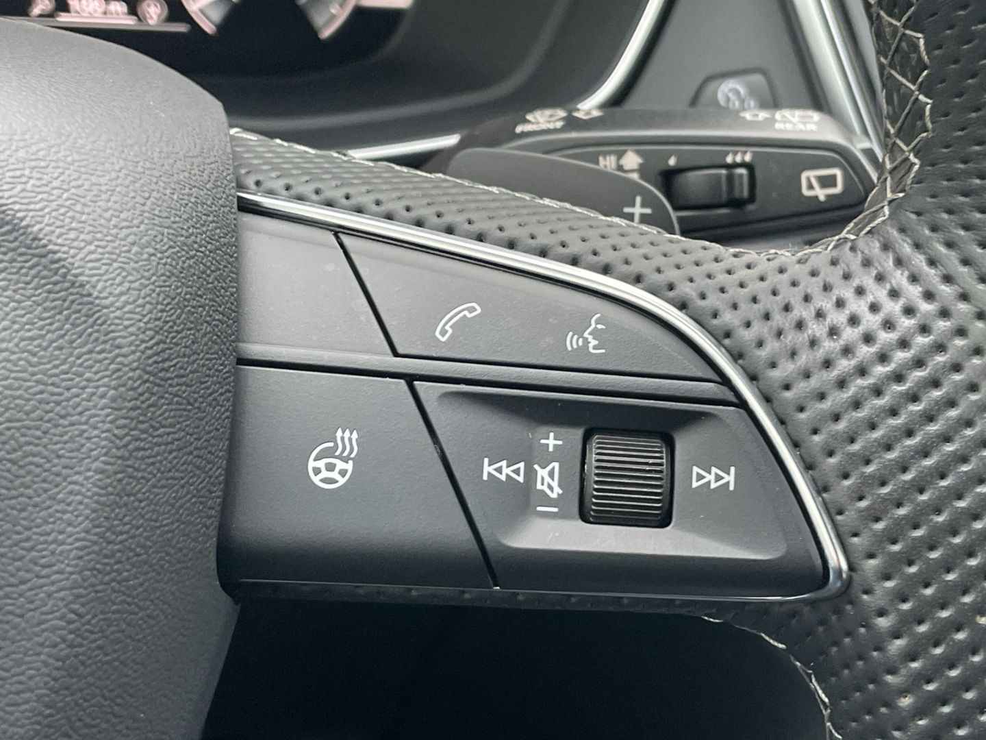 Audi Q5 55 TFSI e quattro S line AHK/HUD/Matrix/Navi/