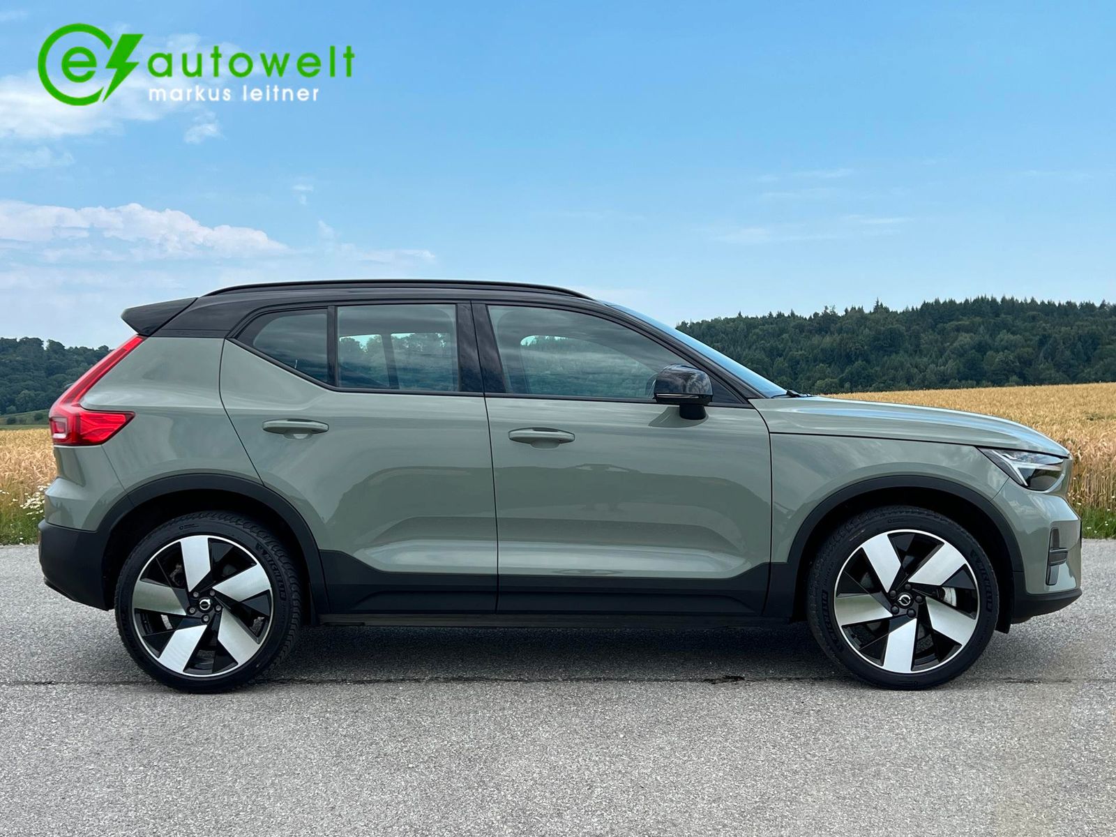 Volvo XC40 Plus Recharge Pure AWD - Samsaru's Car Outlet