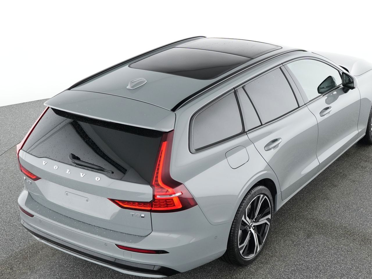 Volvo V60 T8 Ultra Dark Recharge Plug-In Hybrid AWD