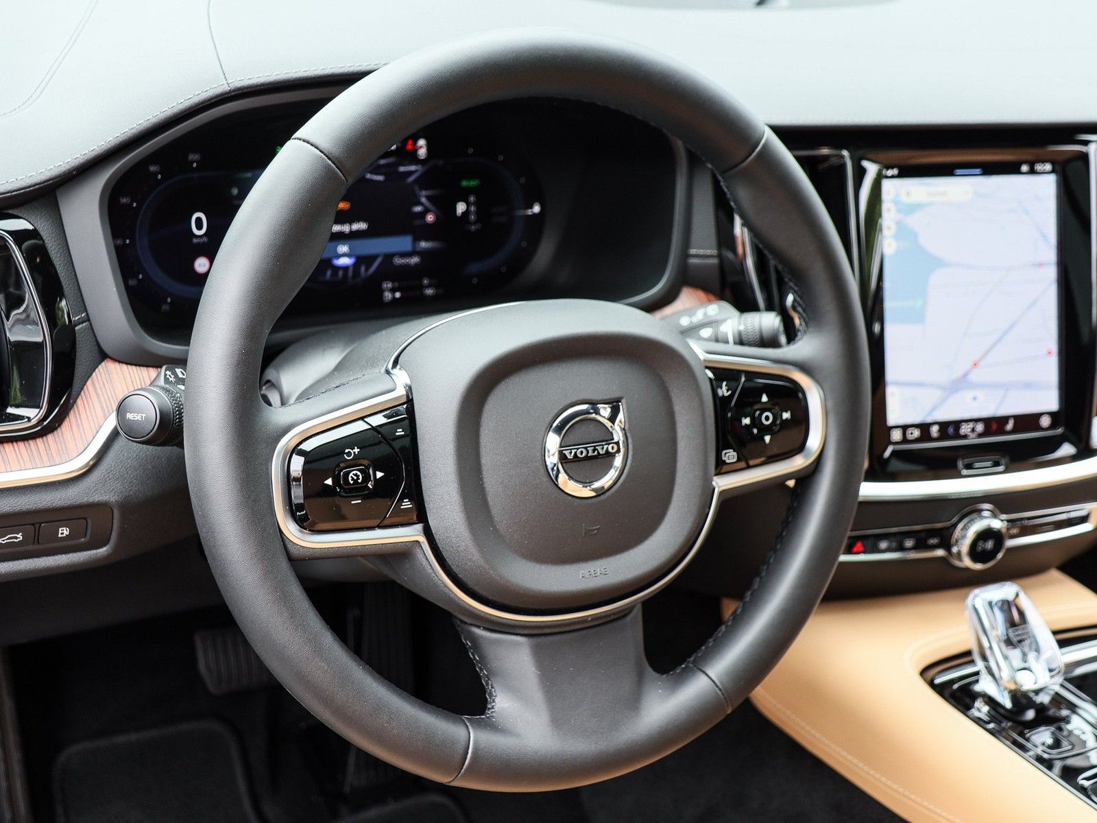 Volvo V60 T6 Recharge AWD Ultra Dark NP:80.480,-/MASSA