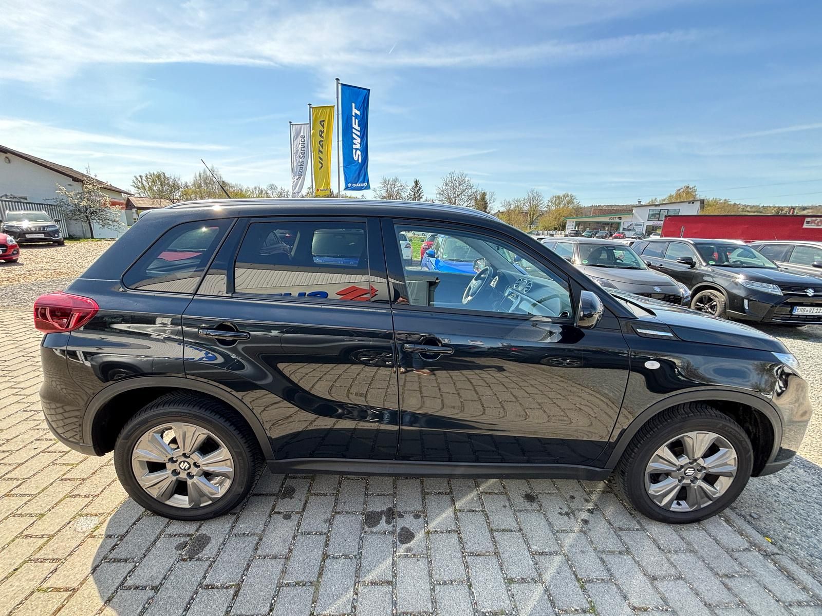 Suzuki Vitara 1.5 Hybrid Comfort - Samsaru's Car Outlet