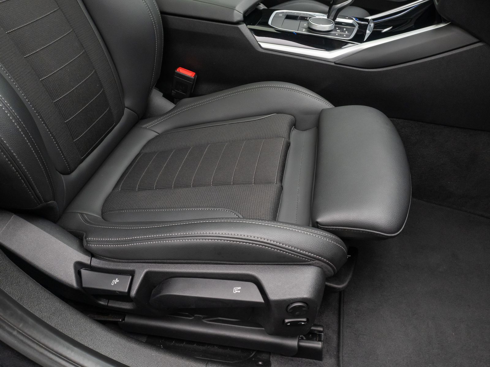 BMW 330i Sport Line - Samsaru's Car Outlet