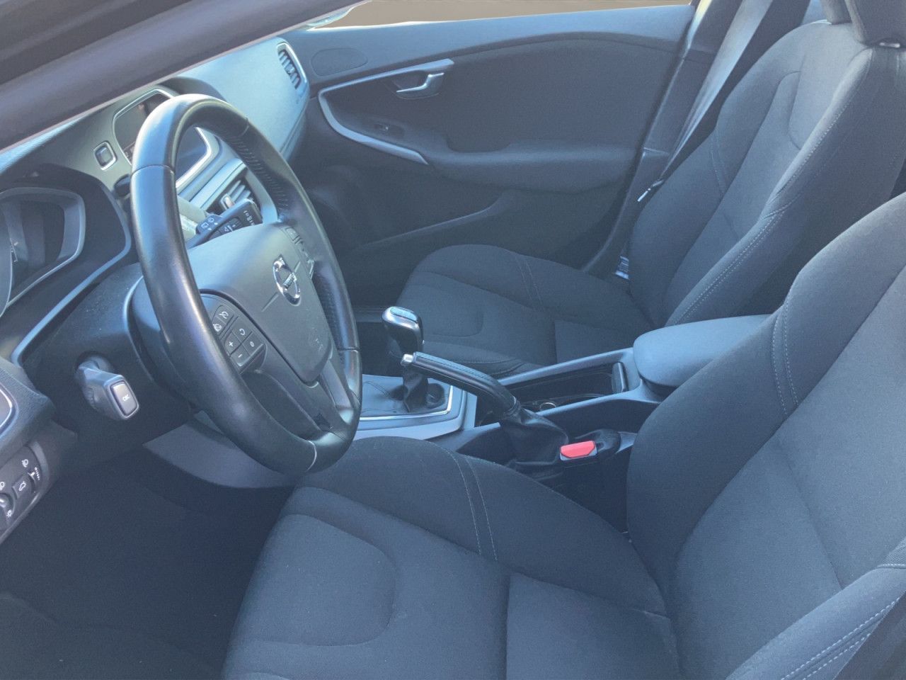 Volvo V40 T2 KINETIC NAVI KLIMAAUTOMATIK PDC Bluetooth