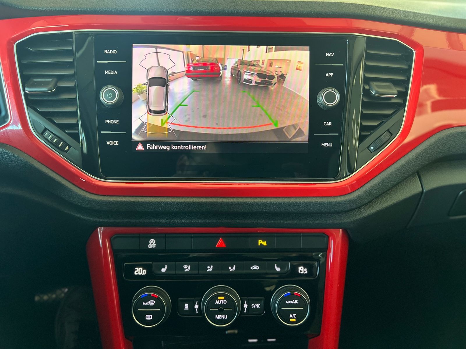 Volkswagen T-Roc 1.5 TSI Style - Samsaru's Car Outlet