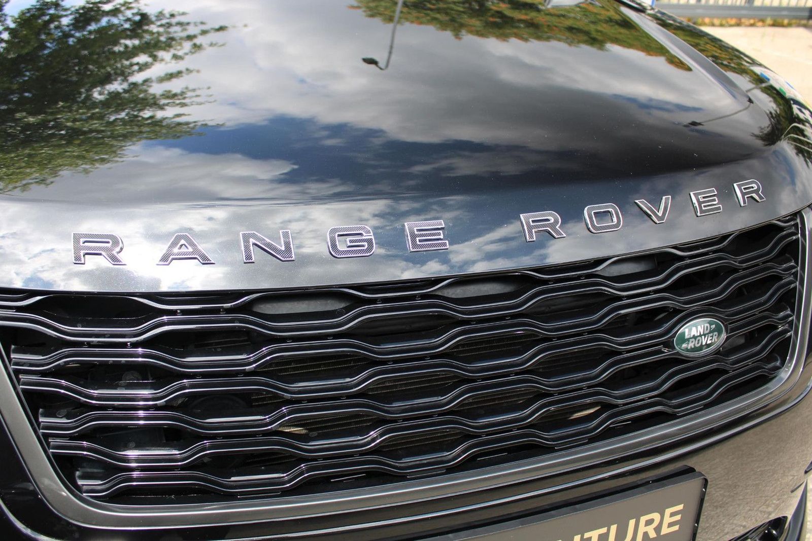 Range Rover Velar 5.0 V8 SVAutobiography Dynamic - Samsaru's Car Outlet
